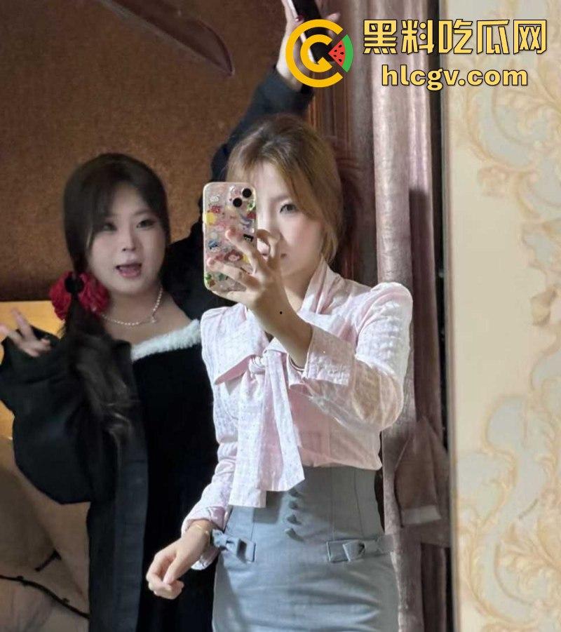 福建师范大学【罗丹】欠钱不还用全裸视频抵债被曝光 微胖小母狗对着镜头露脸露点揉奶发骚-4