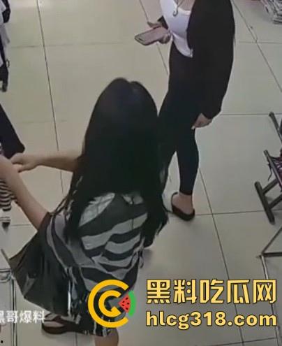 郑州女装店惊现射精男！枪法精准甩狙高手，秒射黑丝裤，瑜伽但哥们的审美一般，这都射得下去！-8