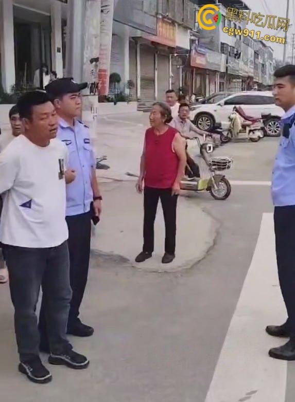 海南小仙女远嫁河南，遭家暴男拿刀砍，抖音曝光血腥婚姻噩梦，离婚前被虐到鼻青脸肿，报警求生！-6