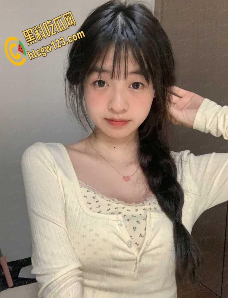 四川旅游学院【陈蓓元】，有着清纯外表却下海做外围，包一夜不做高端也不卖低廉逼价！-3