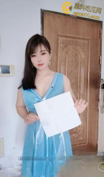 快手少妇【佳怡姐姐】，身穿性感翘臀牛仔裤，剪洞打桩后入爆操嫩穴，小树林户外激情野战 ！-4