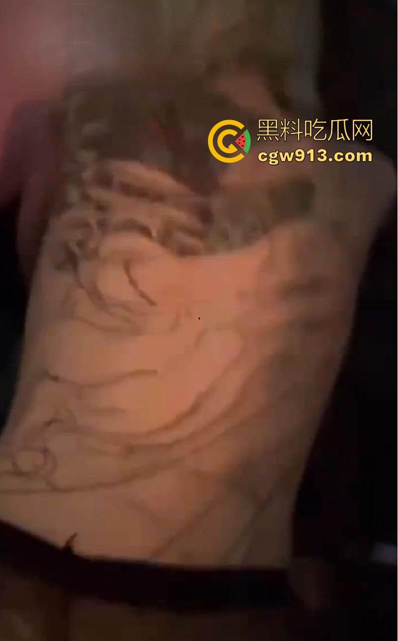 极品性感少女【胡美玲】性爱视频泄漏，超级嫩妹被男友按头深喉口爆，滴蜡调教后猛烈后入，极其淫荡！-4