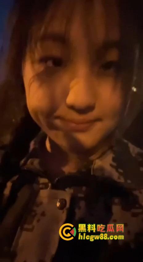 大连姐夫操上小姨子被抓包,聊天记录爆出大学生妹妹被姐夫干翻,姐姐曝光骚逼妹妹自慰插逼视频!-7