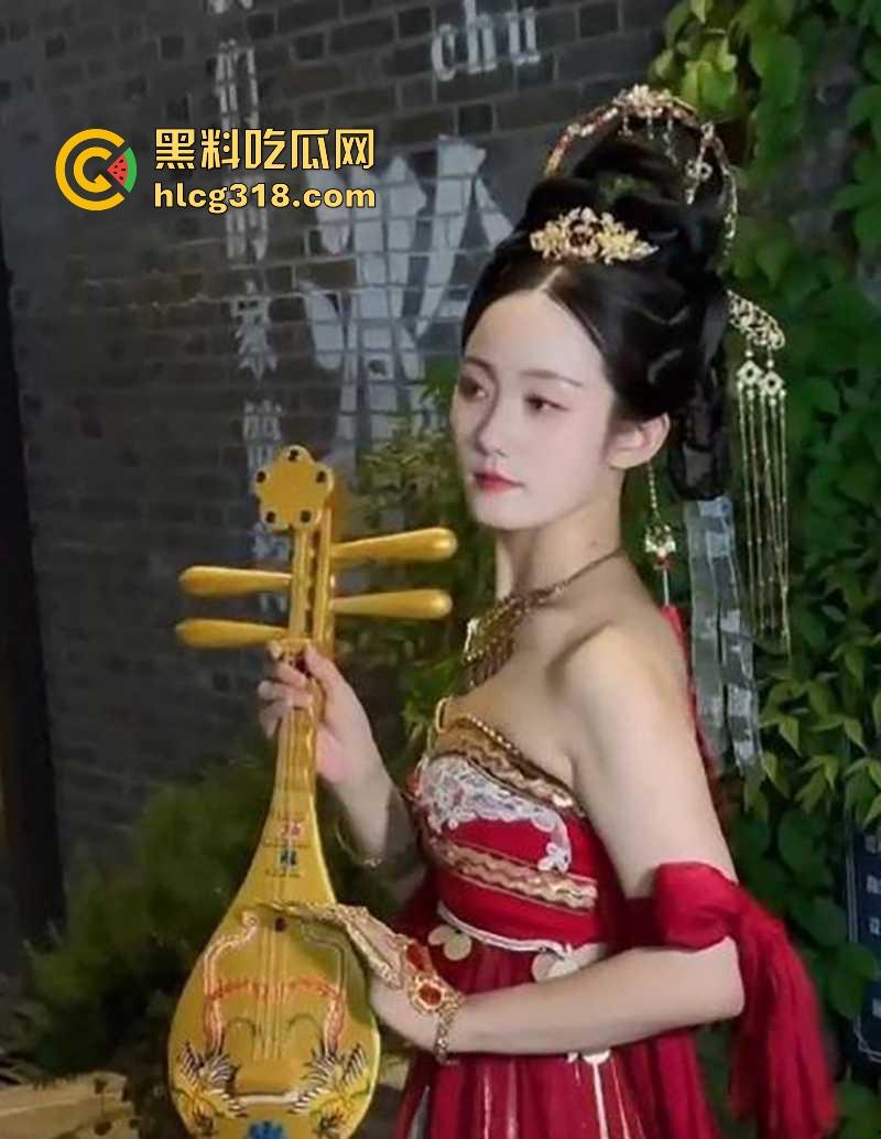 广州大学大三学姐【李慧】气质女神竟是闷骚淫娃,私下勾搭不同壮男,全程露脸各种超淫玩法层出不穷。-2