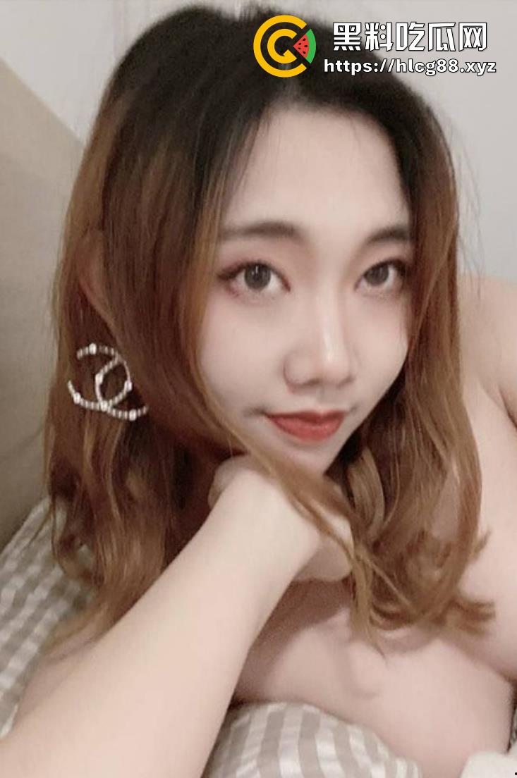 女子曝光江西渣男友【官亦奇】和刚生完孩子的人妻【张芷馨】偷情聊天记录骚的一批，毫无廉耻之心！-1