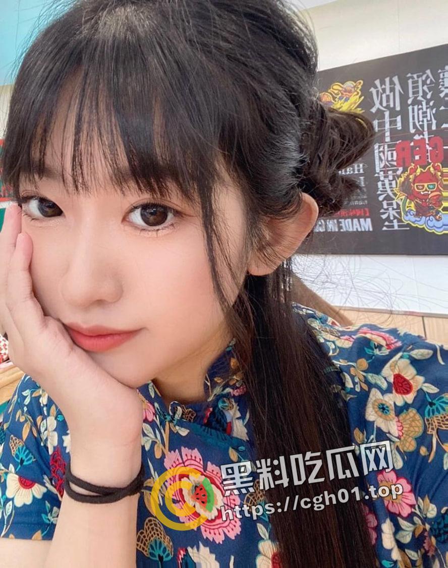 大一学妹爱吃鸡 可爱风小母狗喜欢吃鸡胜过操逼 反手摁过来拉着头发爆操-2