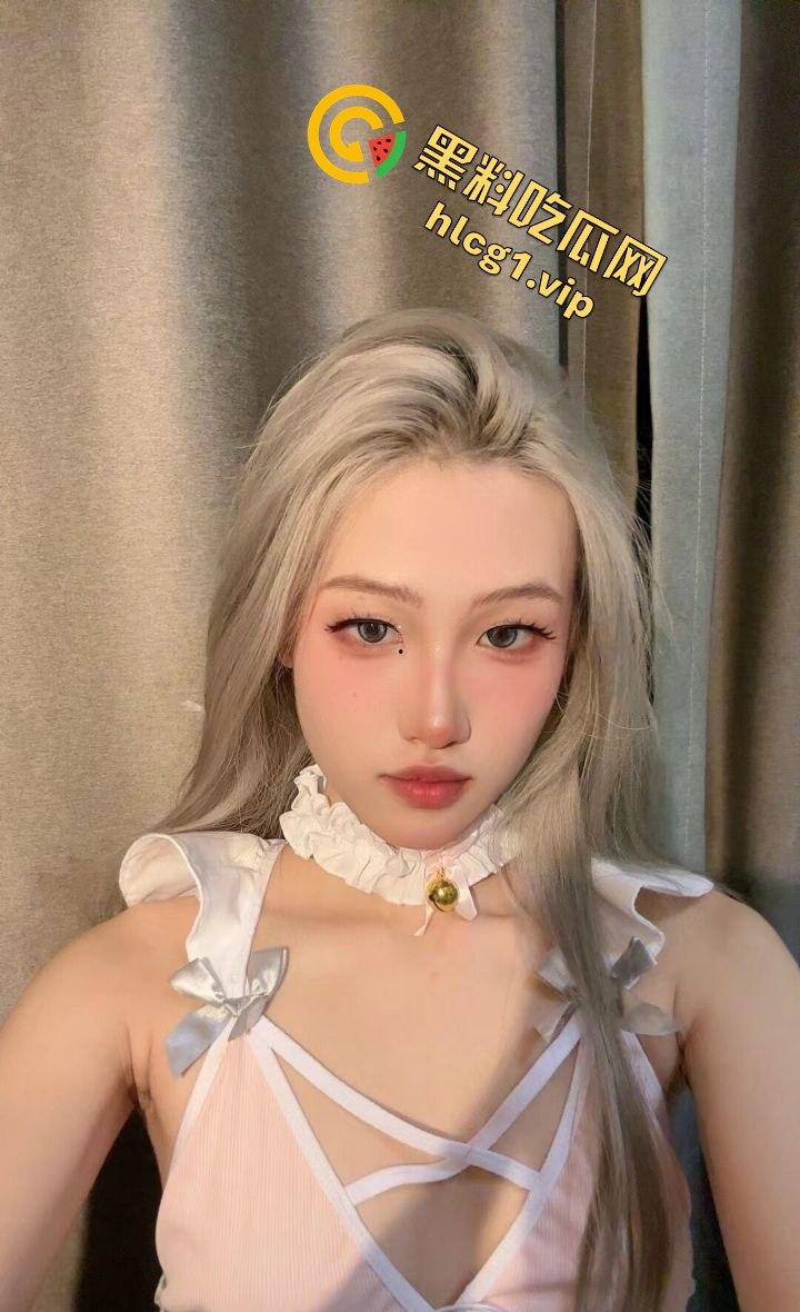 瓜友爆料！成都反差婊母狗生活照流出，这张脸蛋绝了，小母狗还真是诱人！-4