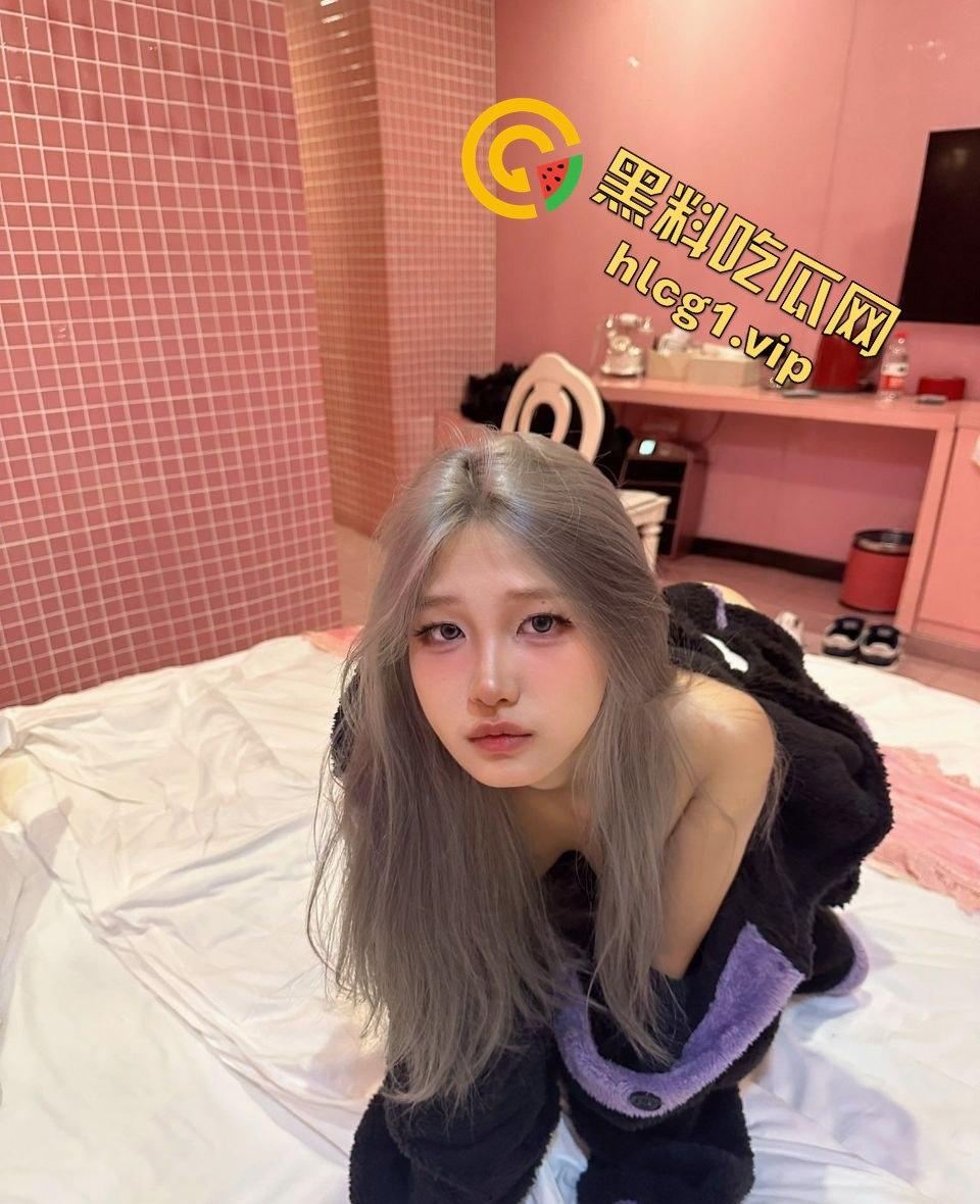 瓜友爆料！成都反差婊母狗生活照流出，这张脸蛋绝了，小母狗还真是诱人！-6