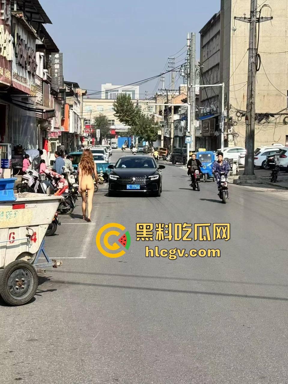 郑州惊现裸女出街，疑似LOL比赛BLG输给T1后赌气裸奔！肥臀当街晃眼，女子抖音『 Jing婧 』目前已销号!-10