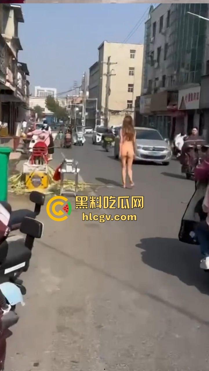 郑州惊现裸女出街，疑似LOL比赛BLG输给T1后赌气裸奔！肥臀当街晃眼，女子抖音『 Jing婧 』目前已销号!-11