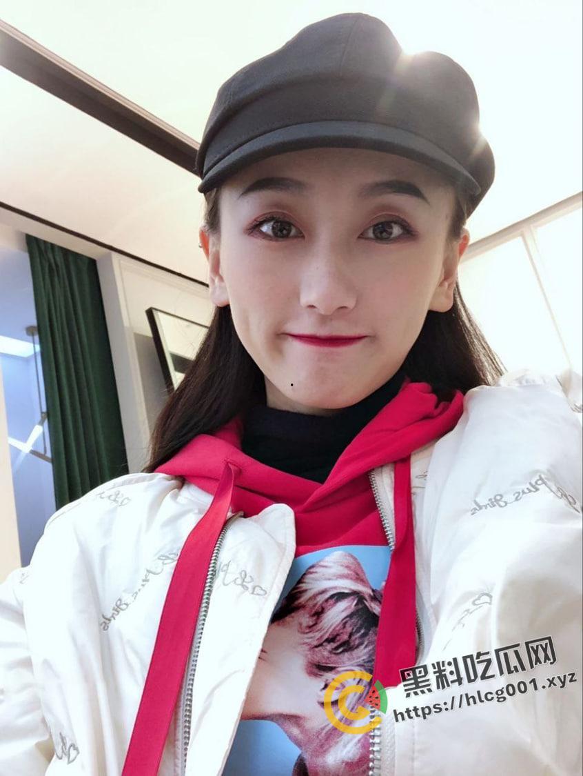 北京空姐【杨萌】借助职业便利全国做鸡 嘴巴含满臭精液 小穴只为钱来开 一号飞行媛 最全私密视频被流出-6