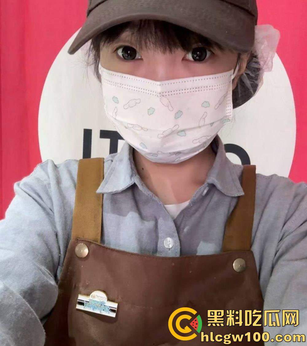 湖北19岁反差精神小妹【邵丽燏】被土豪大肆网调视频曝光，给主人拍内裤拍逼完成任务！-8