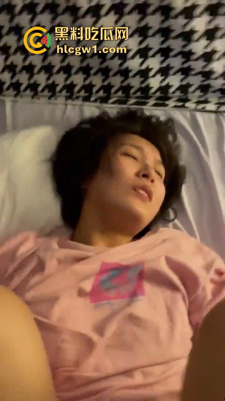 株洲清纯大学妹【李银圆】被男友拉进酒店爆操！视频流出，清纯外表背后骚得不行！-14