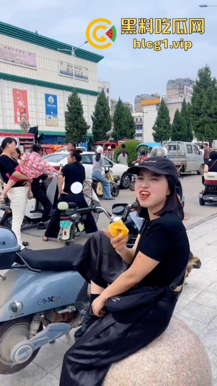 美女有什么烦恼呢！安徽亳州谯城区人民路盖盛祥 一美女想不开跳楼!-6