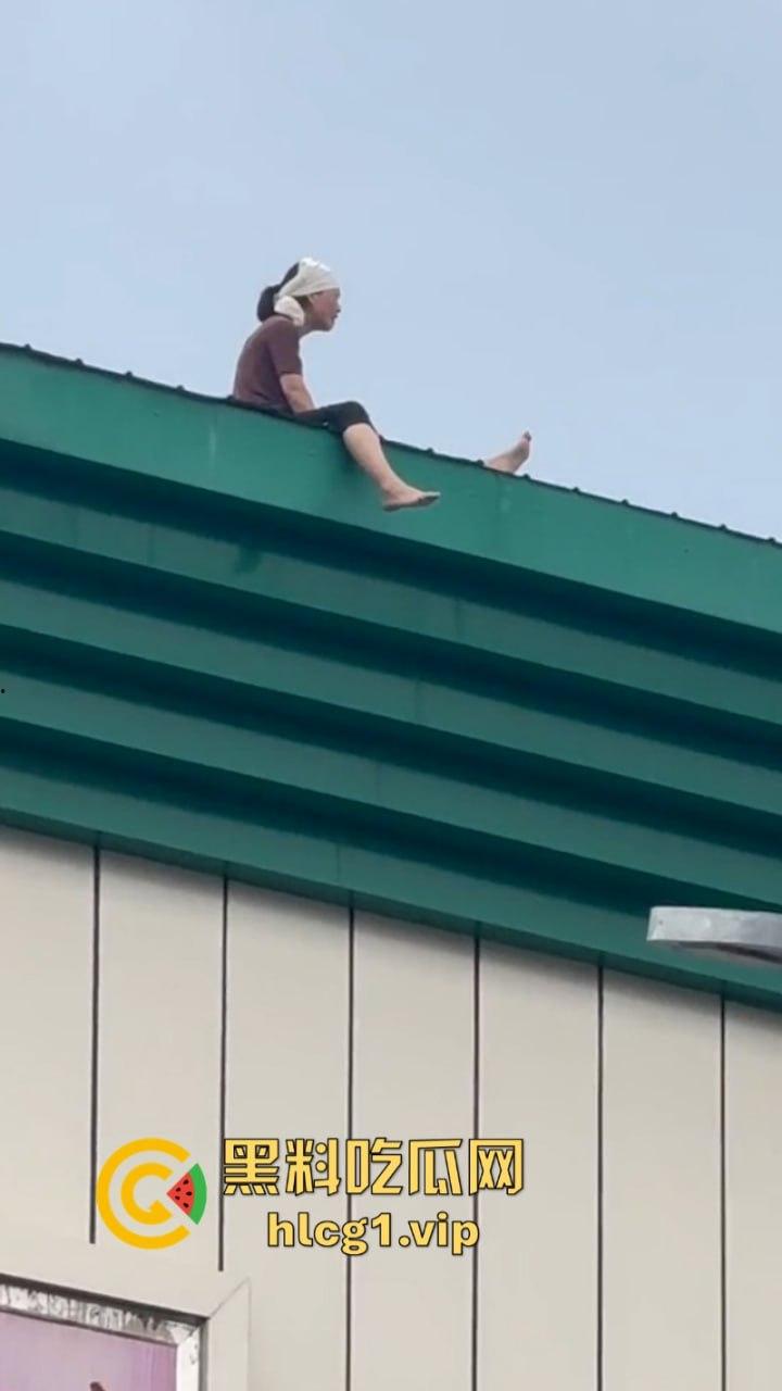 美女有什么烦恼呢！安徽亳州谯城区人民路盖盛祥 一美女想不开跳楼!-7