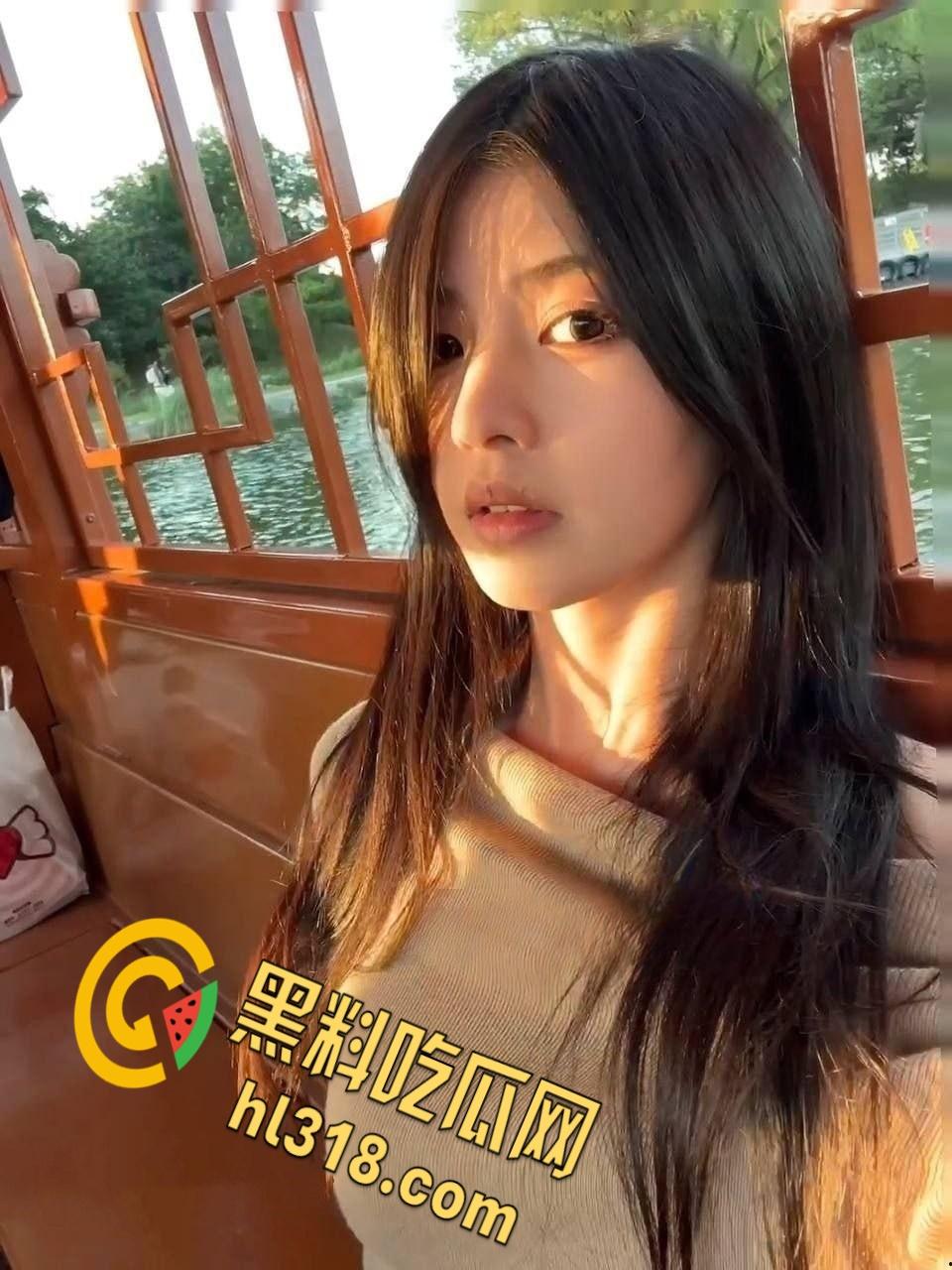 极品御姐【fabjous】，戴眼罩被男友全程录下，吃肉棒的样子太诱人，黑丝浴室被后入爆操  ！-4