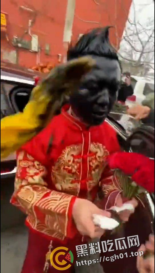 婚闹合集！打人 绑人都是小儿科 现场吃新郎大屌 伴娘奶子都要被捏烂了！-9