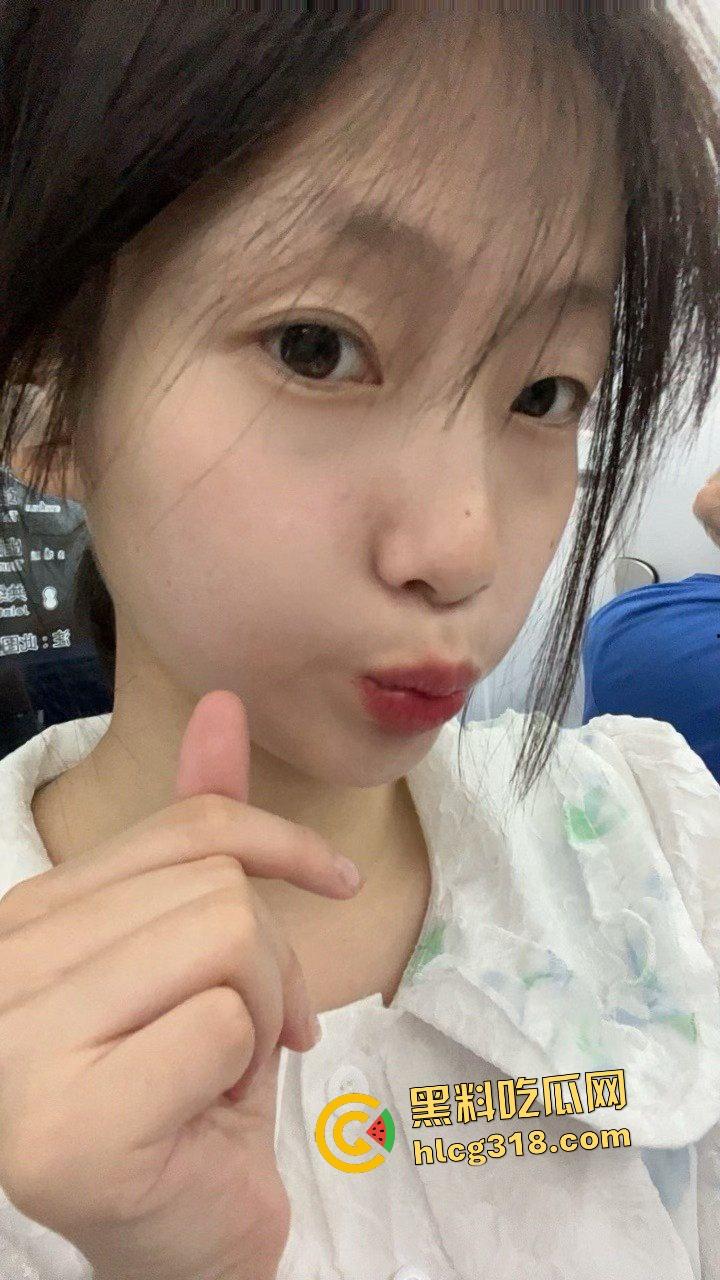 南开大学大三【吴清柳】反差母狗哀求主人后入狂干小穴，足交并腿骚态毕露！-1