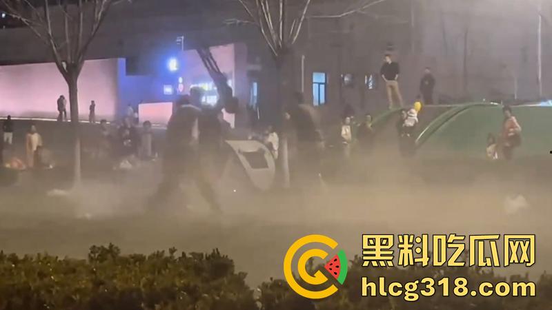 孩子吵架大人动刀杀人，河北石家庄因孩子起争执，叫来朋友群殴，结果朋友直接掏刀捅人！-7