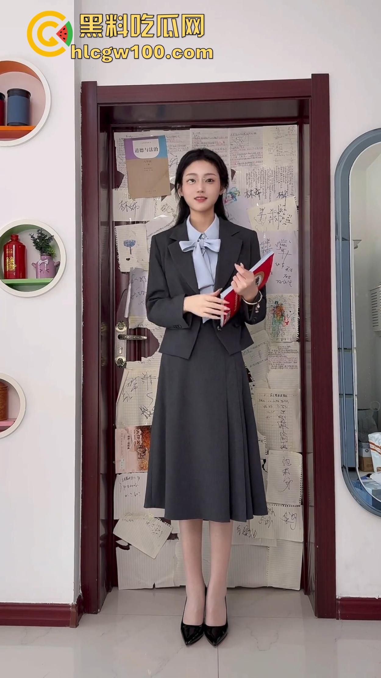 体制内四眼小仙女or夜店骚到极致包臂裙浪货，一本正经vs放飞自我，哪个才是你心中的绝对感觉？-3