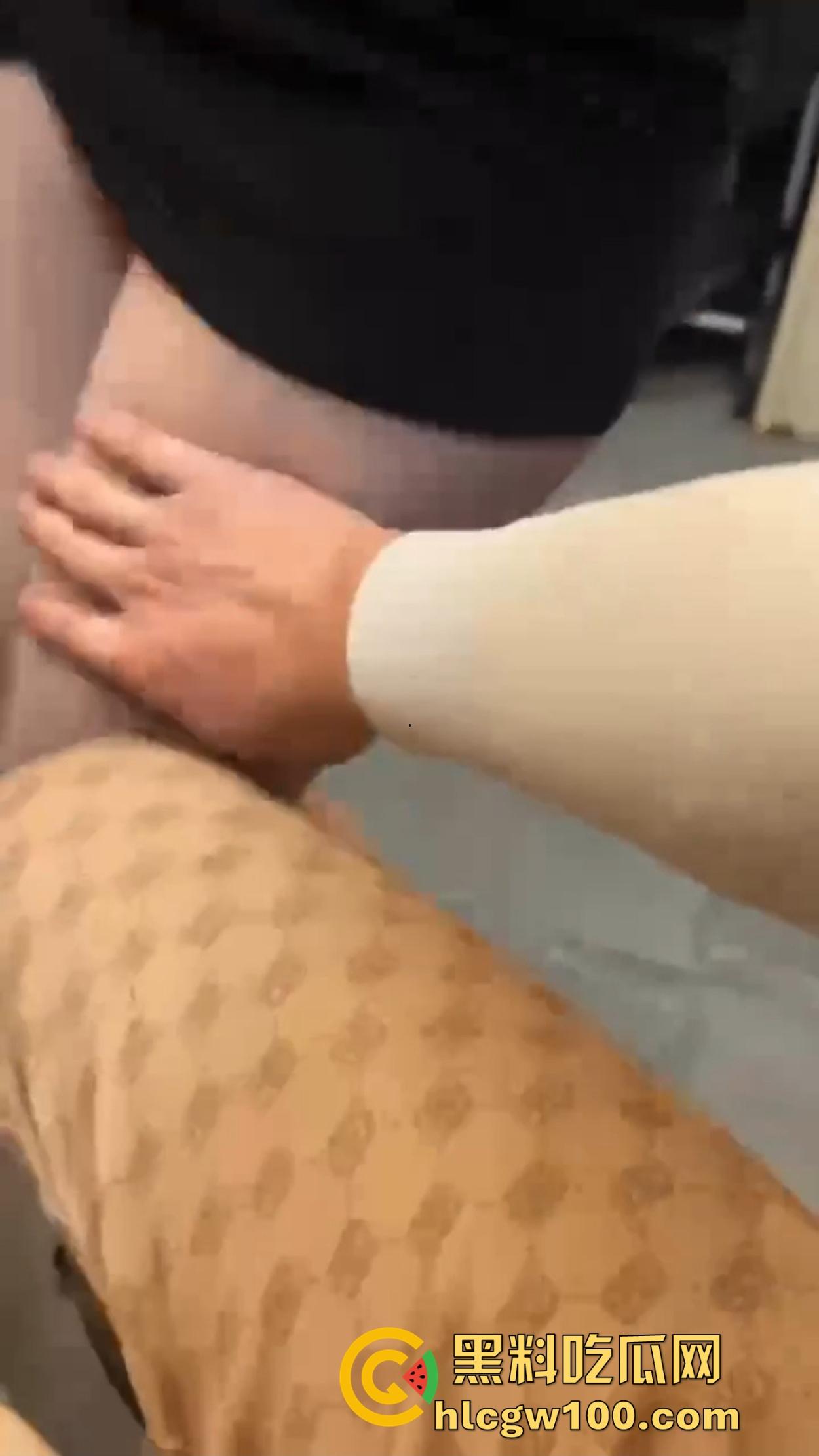 体制内四眼小仙女or夜店骚到极致包臂裙浪货，一本正经vs放飞自我，哪个才是你心中的绝对感觉？-7