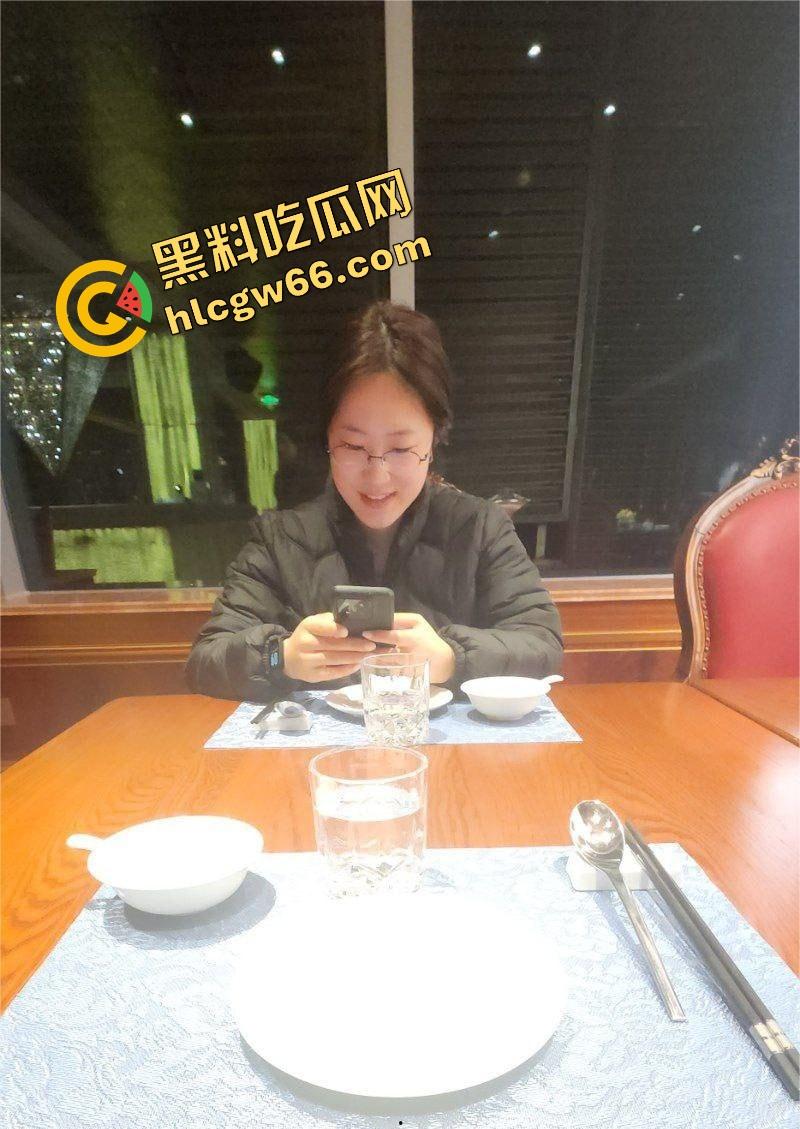 西南交通大学骚母狗【吴欣遥】工科女研一 白嫩巨乳学生妹 真是学历越高玩的越花！-10