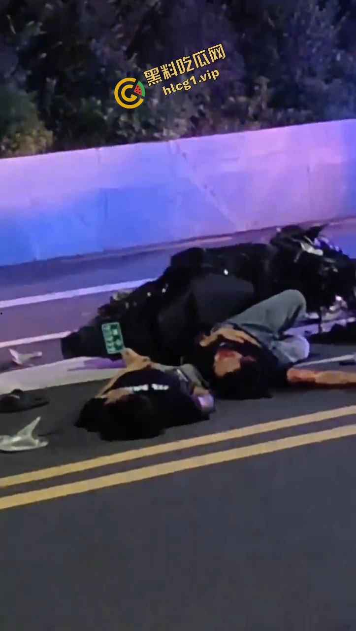 广东中山小榄镇 鬼火少年炫技飙车失败 对撞致车辆散架 倒地不起！-7