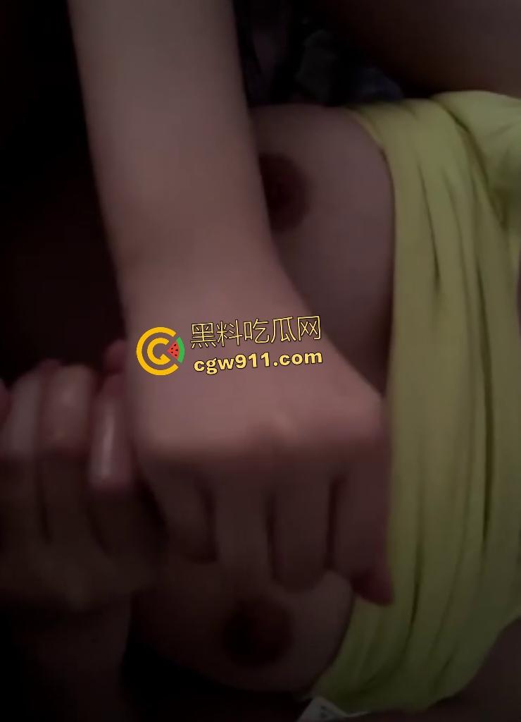 郑州清纯学妹【李佳明】，校园乖女变调教淫兽，家中炮机捣穴跪舔巨根双洞齐发，这要是被爸妈发现那不得了！-5