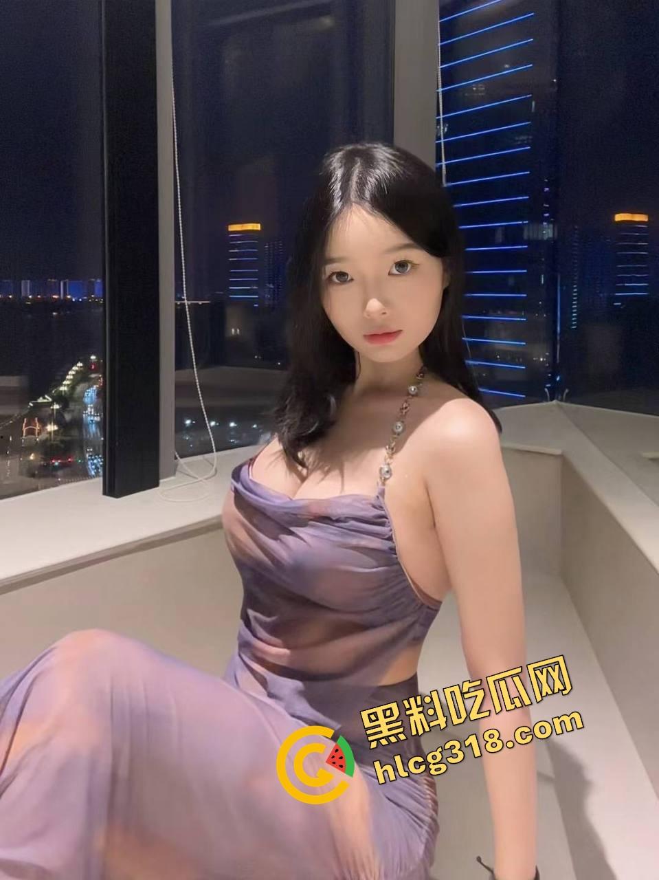 湖北大学健美比赛整成比基尼秀?体育场一水小嫩模,肌肉没影就剩奶子和大白腿,大学生伙食太好了!-2