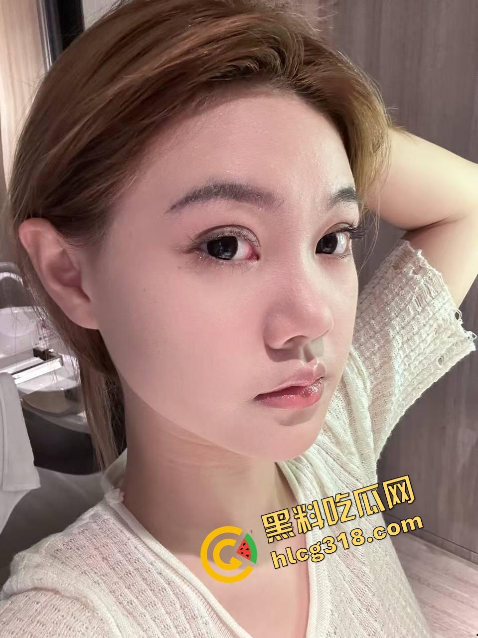 湖北大学健美比赛整成比基尼秀?体育场一水小嫩模,肌肉没影就剩奶子和大白腿,大学生伙食太好了!-4