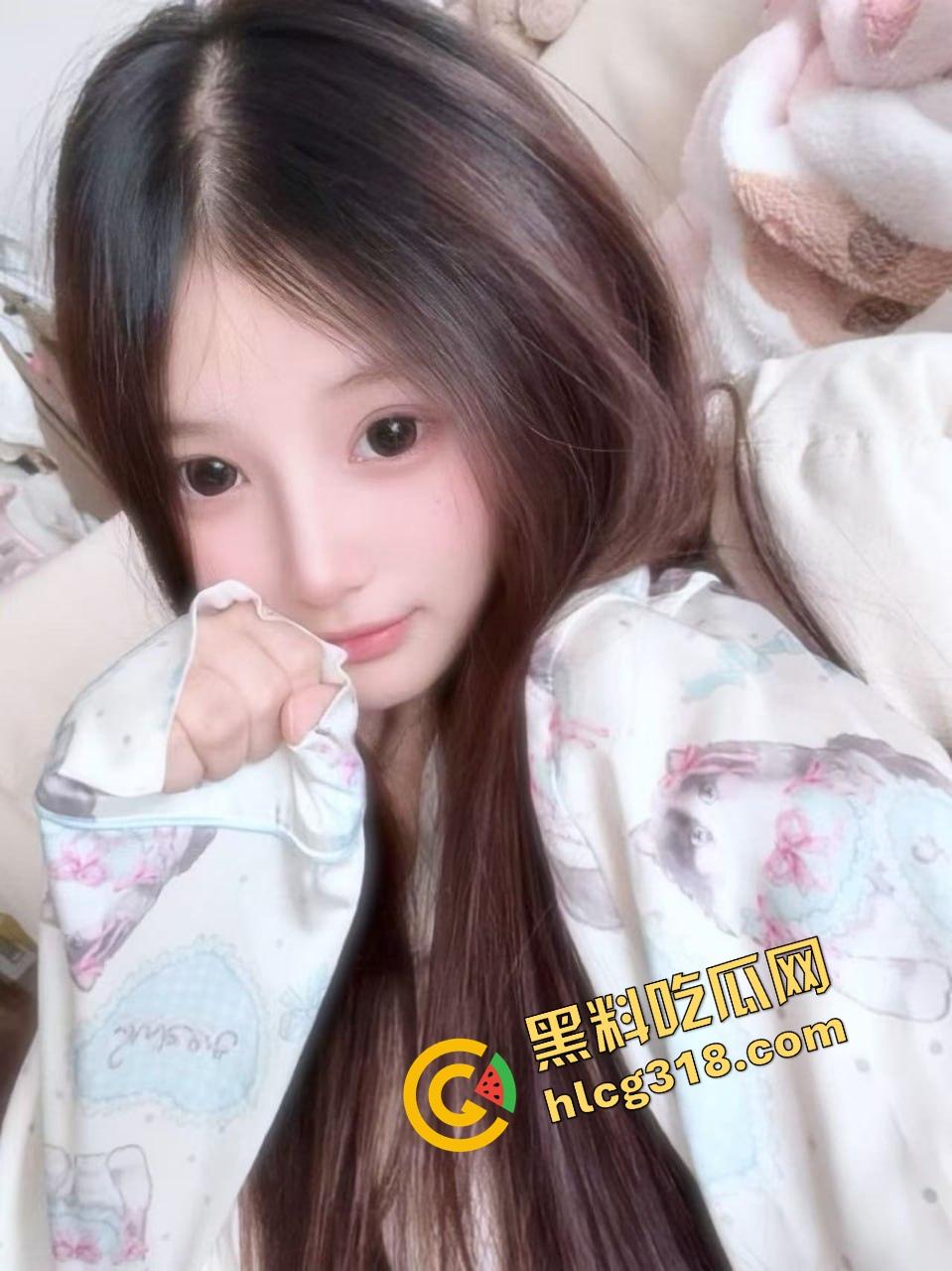 湖北大学健美比赛整成比基尼秀?体育场一水小嫩模,肌肉没影就剩奶子和大白腿,大学生伙食太好了!-6