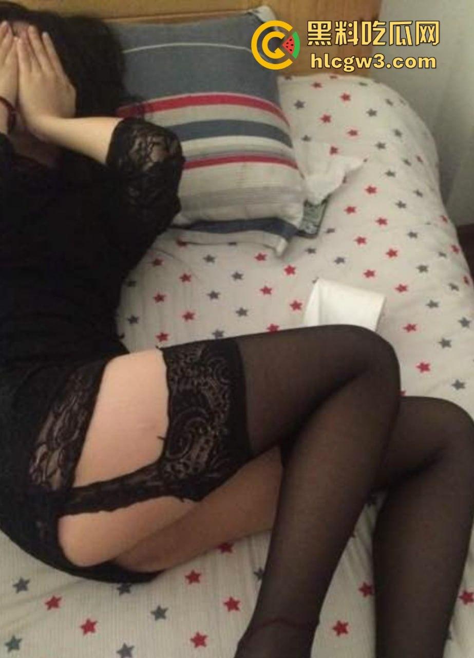 长沙理工15级卓越班【蒋鑫】黑丝情趣视频被男友曝光，骚得不一般，玩的花活让人看了上头！-1