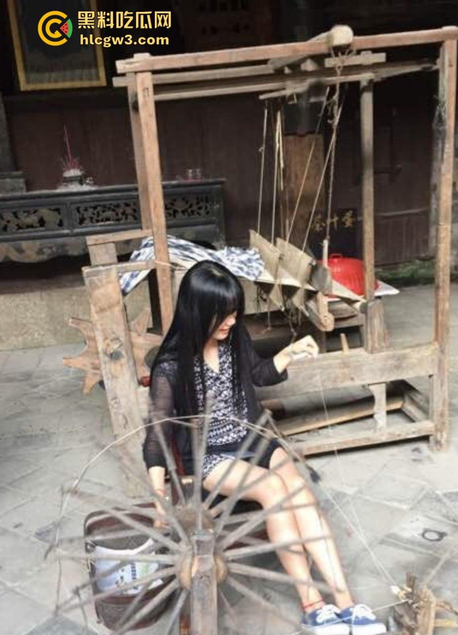 长沙理工15级卓越班【蒋鑫】黑丝情趣视频被男友曝光，骚得不一般，玩的花活让人看了上头！-11