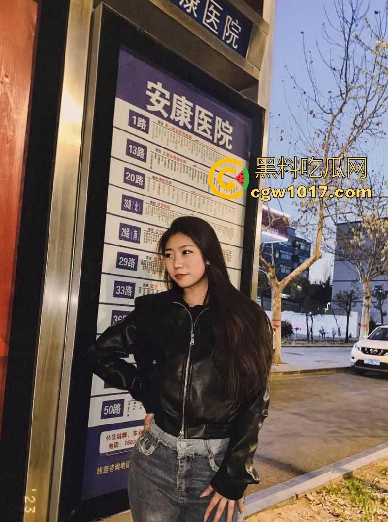 辽宁微胖女护士【廖春梅】极其淫骚的母狗，喜欢被猛男颜射口爆，执着于吞精，她好像知道这东西营养价值很高！-3