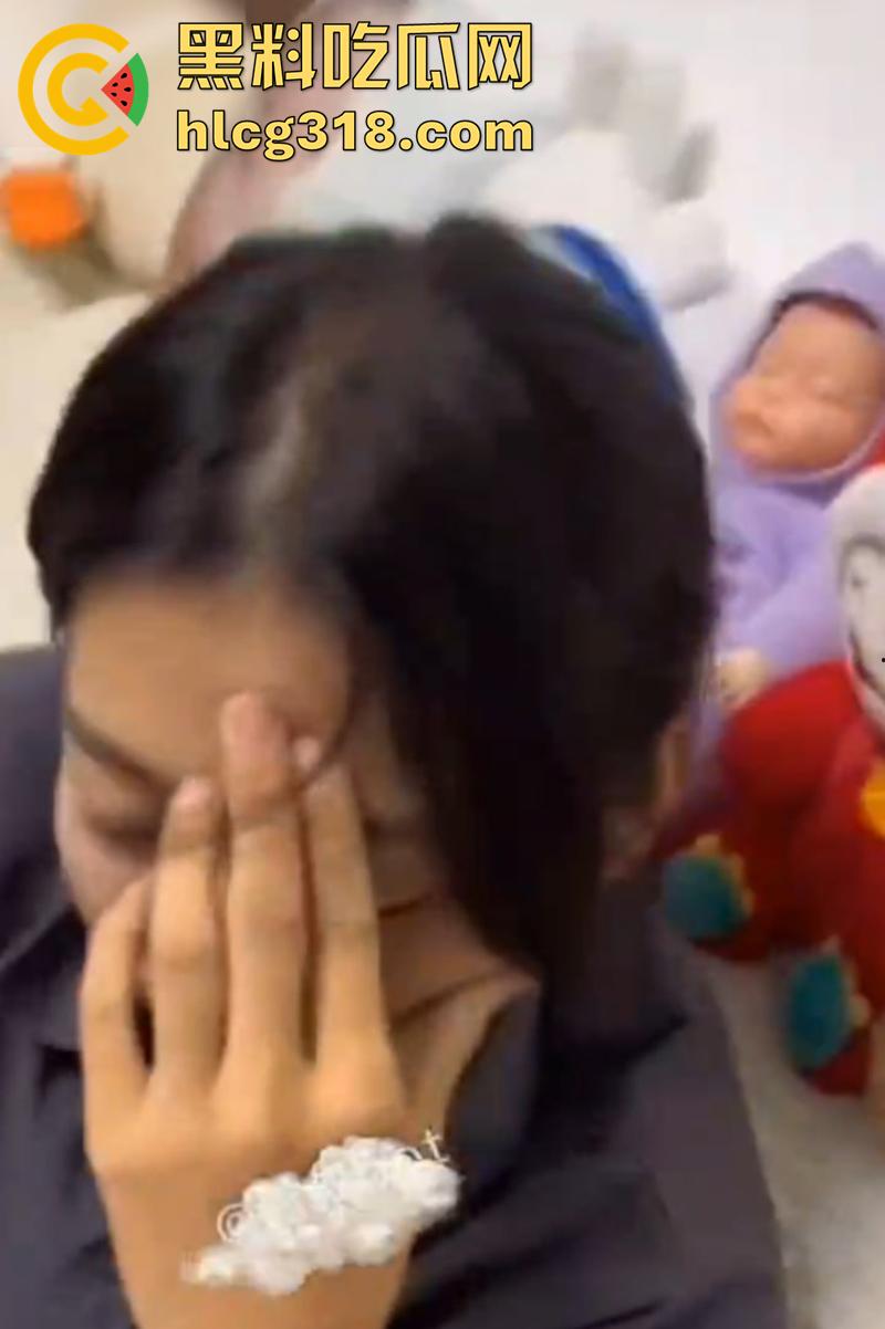 河北邯郸大杨庄最猛渣男，出轨带小三回家，妻子竟隐忍一年，结果越玩越过分，被捉奸画面流出！-4