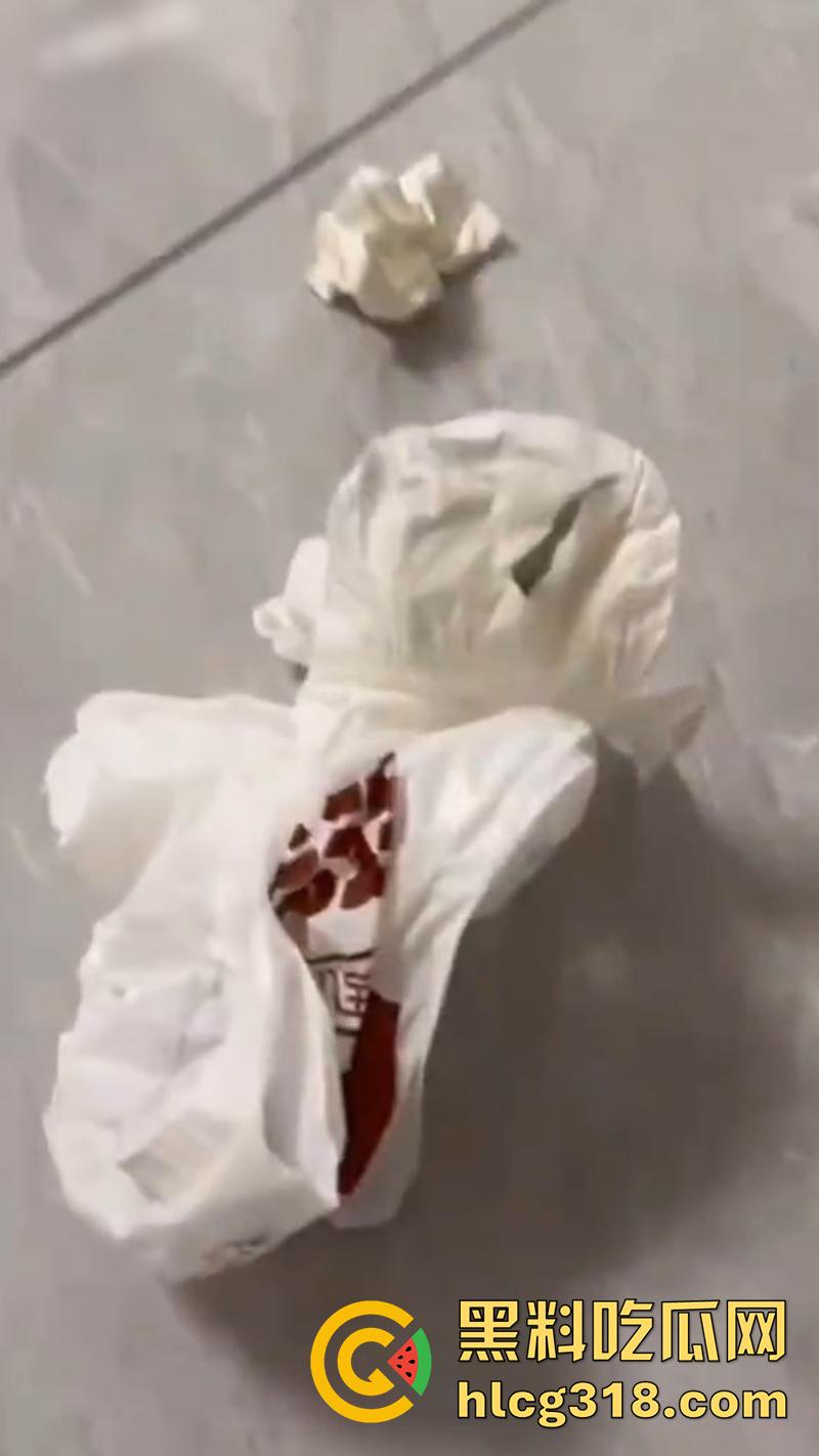 河北邯郸大杨庄最猛渣男，出轨带小三回家，妻子竟隐忍一年，结果越玩越过分，被捉奸画面流出！-7