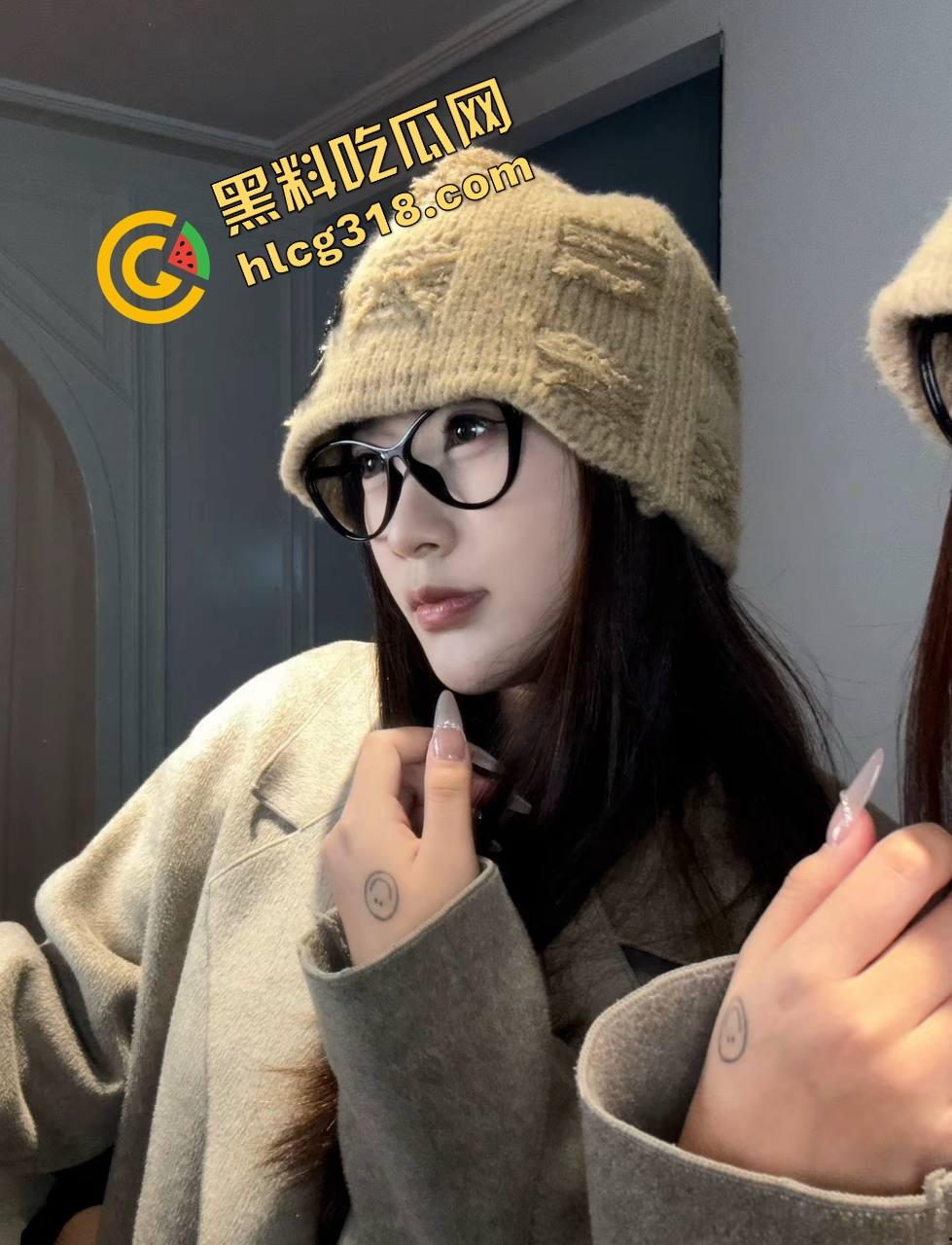 沈阳师范舞蹈生『孙欣怡』3天被干25次，骚穴被干的红肿，舔蛋舔得比狗都敬业，酒店里嗓子都叫哑了！-4