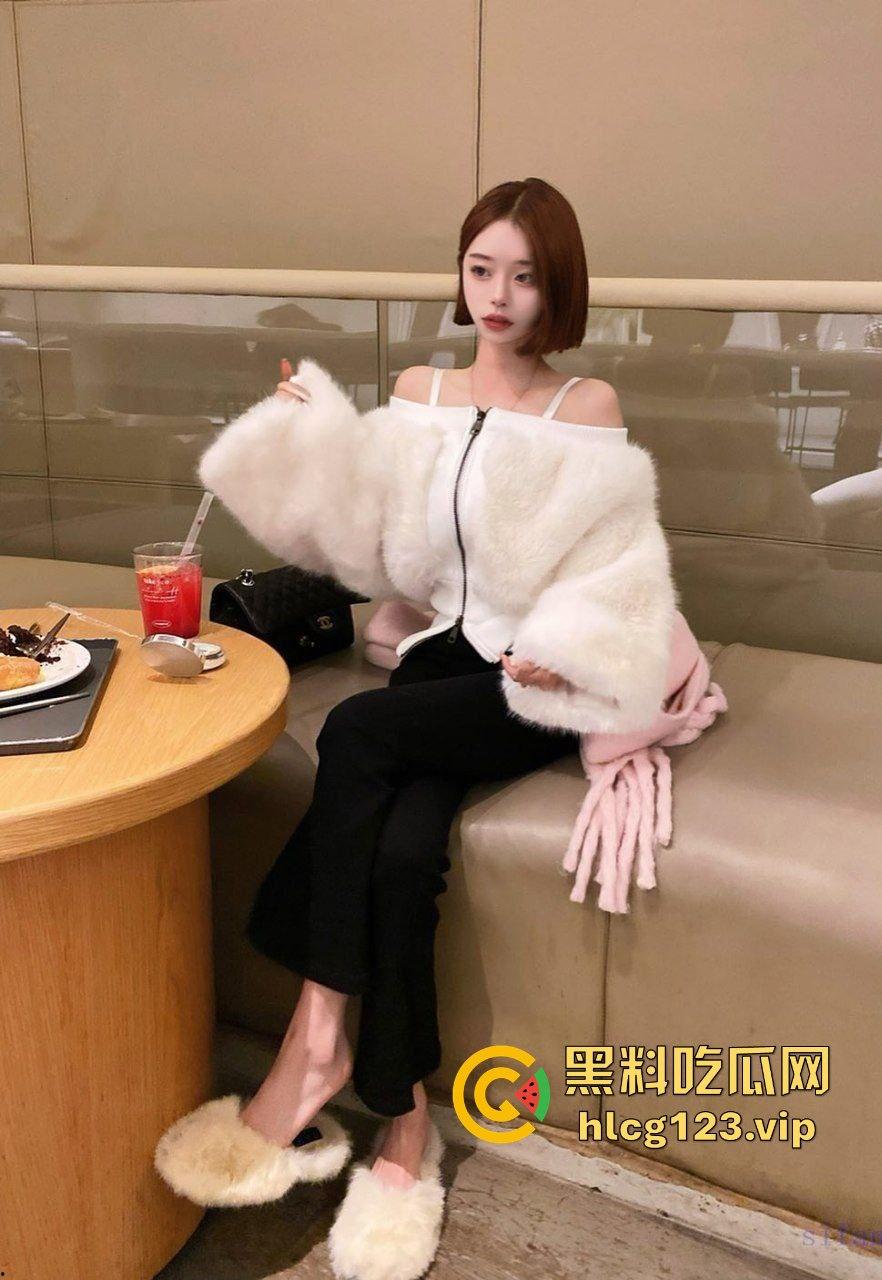 韩国极品热舞网红【曾伊mllnjx】自导自演，裸舞完直接拿棒子狂插自己！-11