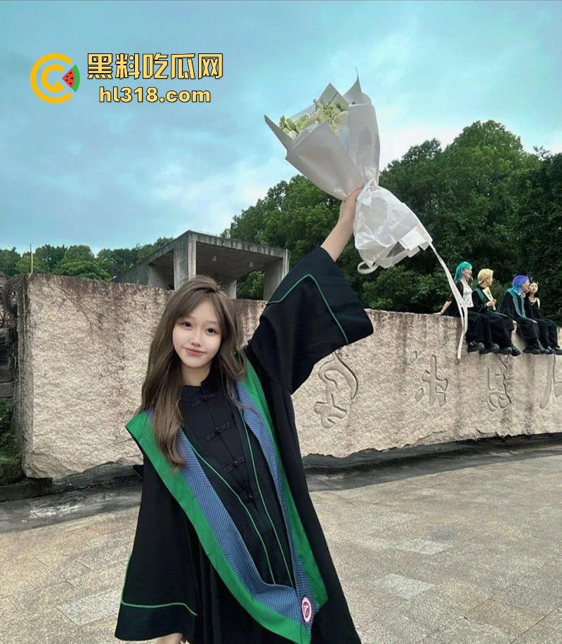 四川美术学院【苏筱】性爱视频流出，高颜值女大多种情趣内衣，大秀诱人胴体，撸点极高！-4