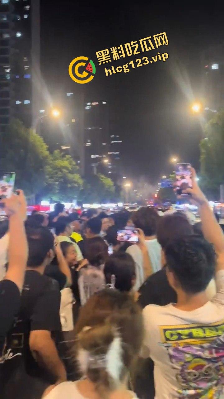 苏州石湖景苑女子吵架口出狂言外地人滚出苏州！引发众怒，丈夫酒后失踪，外地人围堵索要道歉！-2