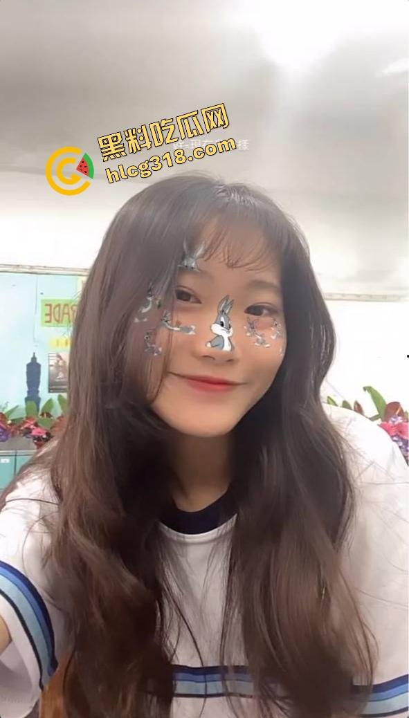 浙江传媒学院学妹『赵妍妍』反差爆表，学生装勾男友，撕黑丝主动舔棒，自助开穴等肉棒入侵！-2