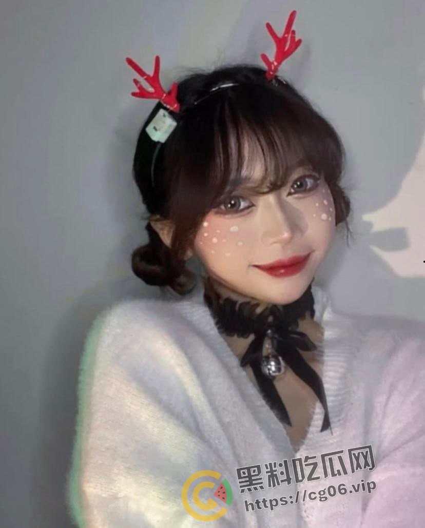 广东科技大学大一新生  粉头发的妹妹 追着体育生学长求草 主动要求录像 颜值风骚一顶一的棒-5