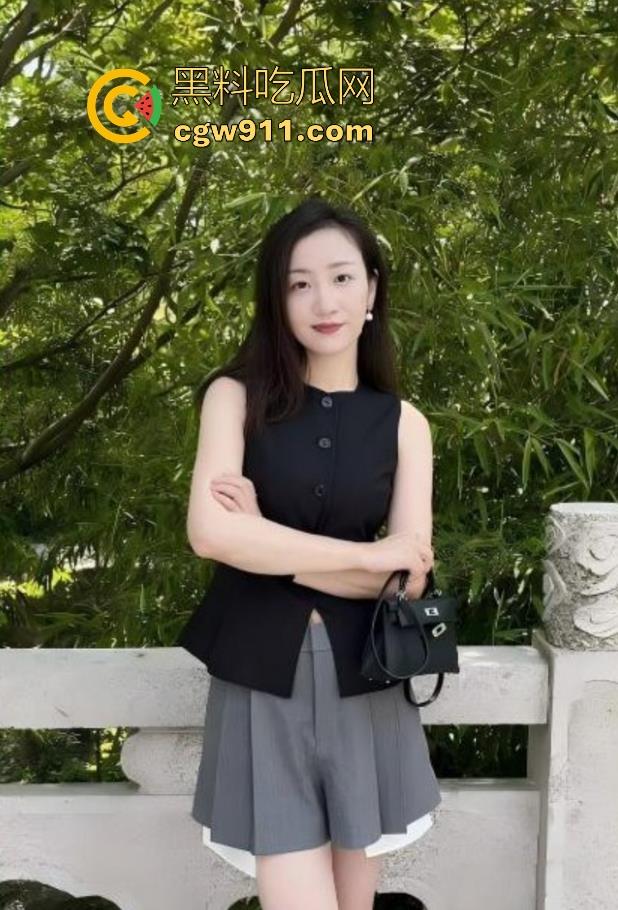 嫂子洗完澡后排卵发情，疯狂求操浓精内射，全程浪叫骚话超多，没多久就缴械了！-2