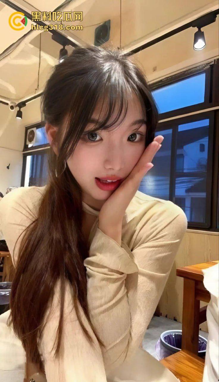 低俗直播PK惩罚，女主播输了被男助手的用皮带疯狂抽打屁股，感觉连吃奶的劲都使出来了，看着都疼！-1