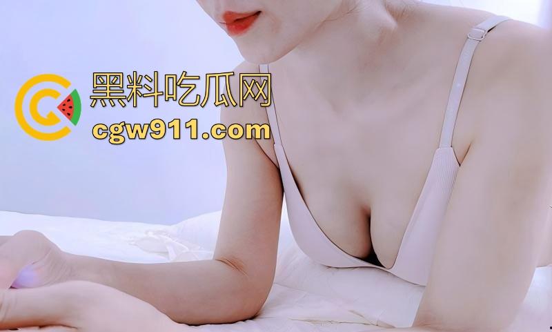 嫂子洗完澡后排卵发情，疯狂求操浓精内射，全程浪叫骚话超多，没多久就缴械了！-6