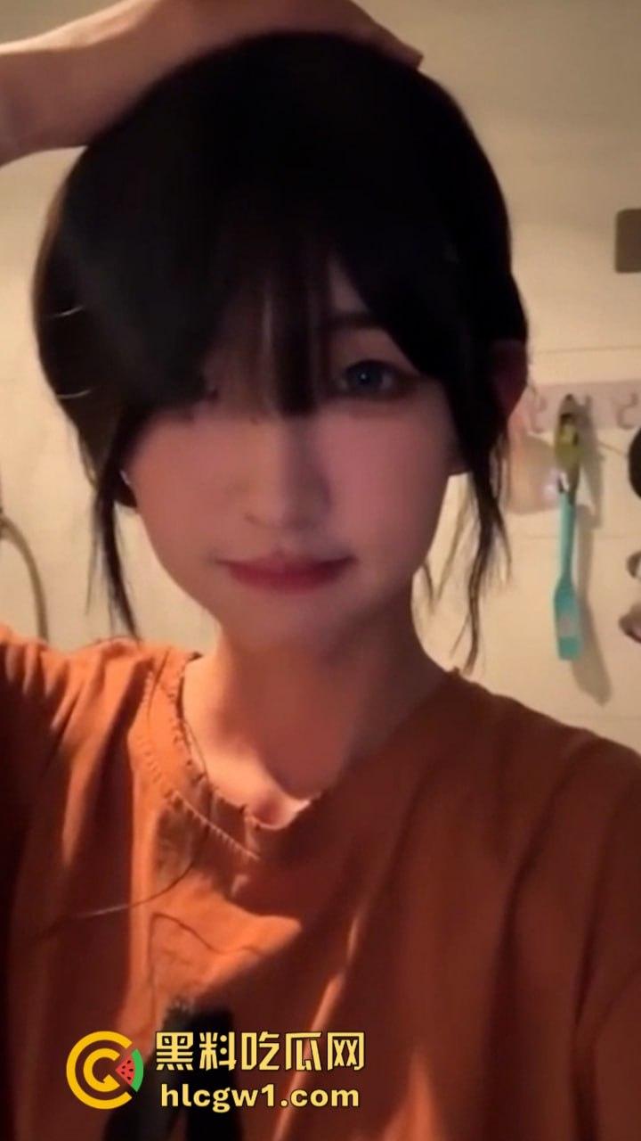 重口慎入！抖音40万粉丝网红【行简】金主高价定制曝光 大号水晶假屌插屁眼 屎都喷出来了！-4