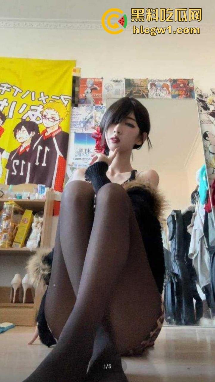 重口慎入！抖音40万粉丝网红【行简】金主高价定制曝光 大号水晶假屌插屁眼 屎都喷出来了！-5