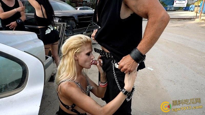 捷克变态家庭重口新篇，Damien淫乱音乐节淫乱狂欢，多人轮奸围观肉便器，BDSM鞭打喝尿各种调教玩弄 ！-1