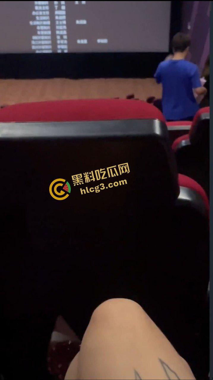 广州顶级外围反差婊『晴晴』05年胯下母狗 各种情趣啪啪合集 电影院多场景 撸点爆满！-2