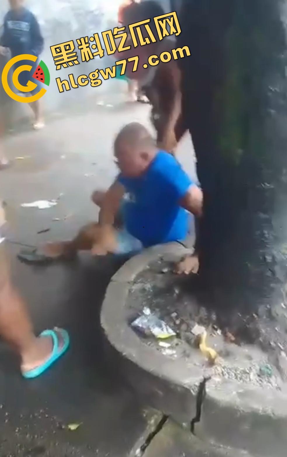 巴西“泰森”咬耳酿血腥！“泰森”偷窥女子，黑衣男见义勇为反被咬掉耳朵，现实版“疼痛奥林匹克”！-1